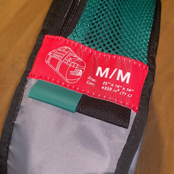 NWT The North Face Base Camp Duffel - Medium Green - Picture 4 of 10